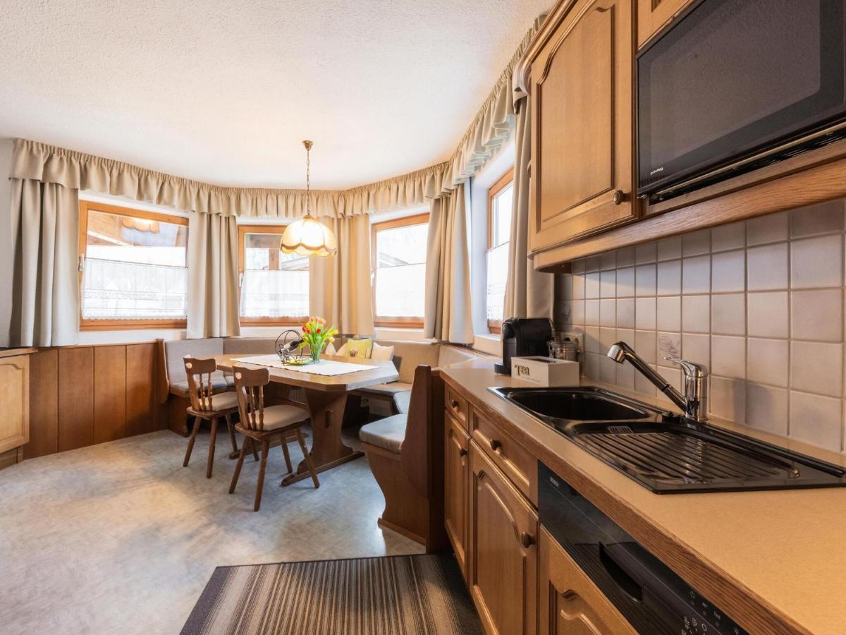 Beautiful Apartment In L Ngenfeld With Terrace Ленгенфельд Екстер'єр фото