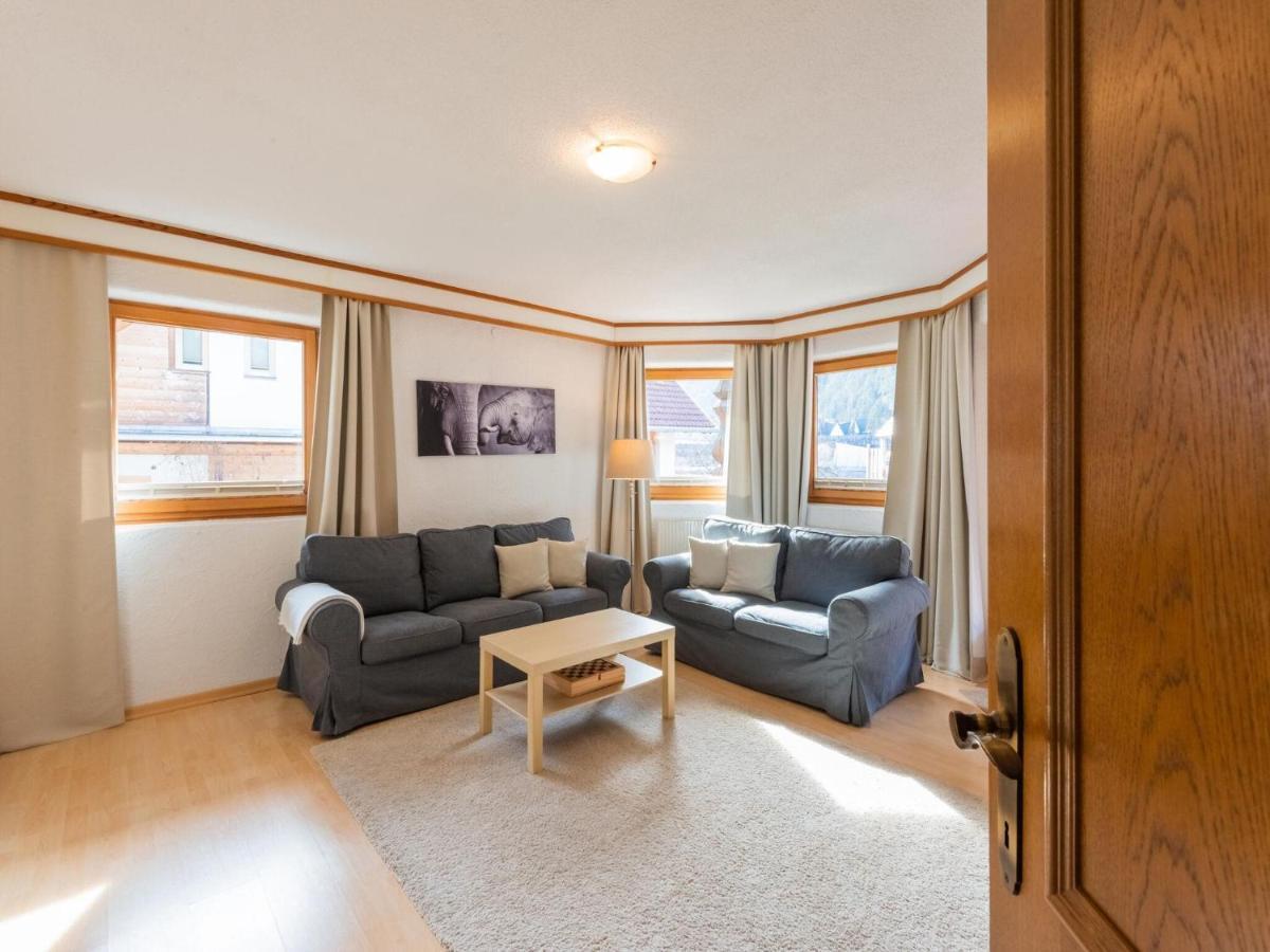 Beautiful Apartment In L Ngenfeld With Terrace Ленгенфельд Екстер'єр фото